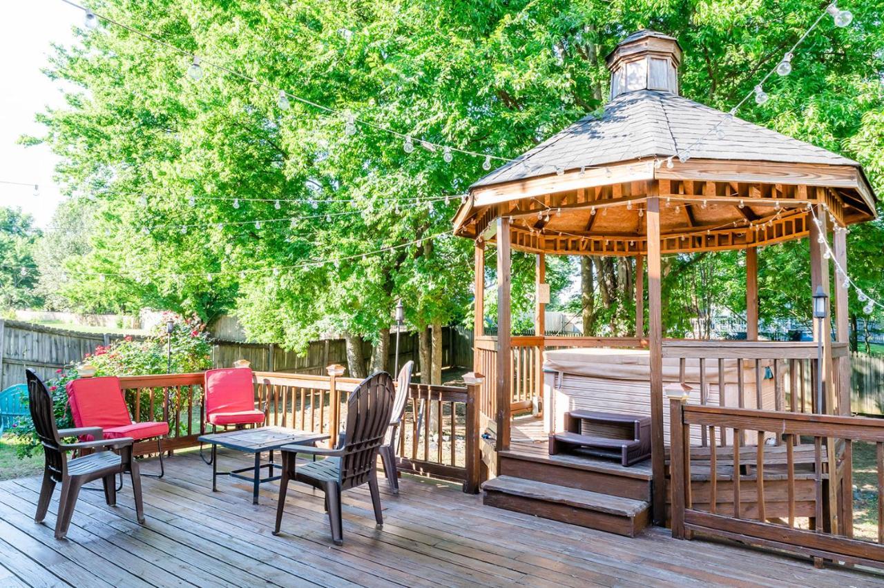 University Escape With Hot Tub And Fire Pit University Place Екстериор снимка